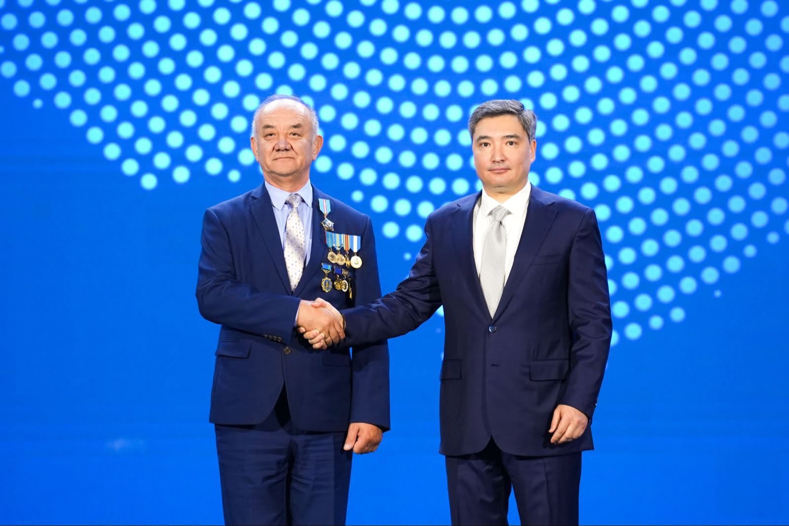 44 жылдық еңбек өтілі бар троллейбус жүргізушісі «Құрмет» орденімен марапатталды